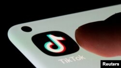 TikTok, platform media sosial asal China yang populer di AS, tidak ikut memblokir propaganda Rusia.