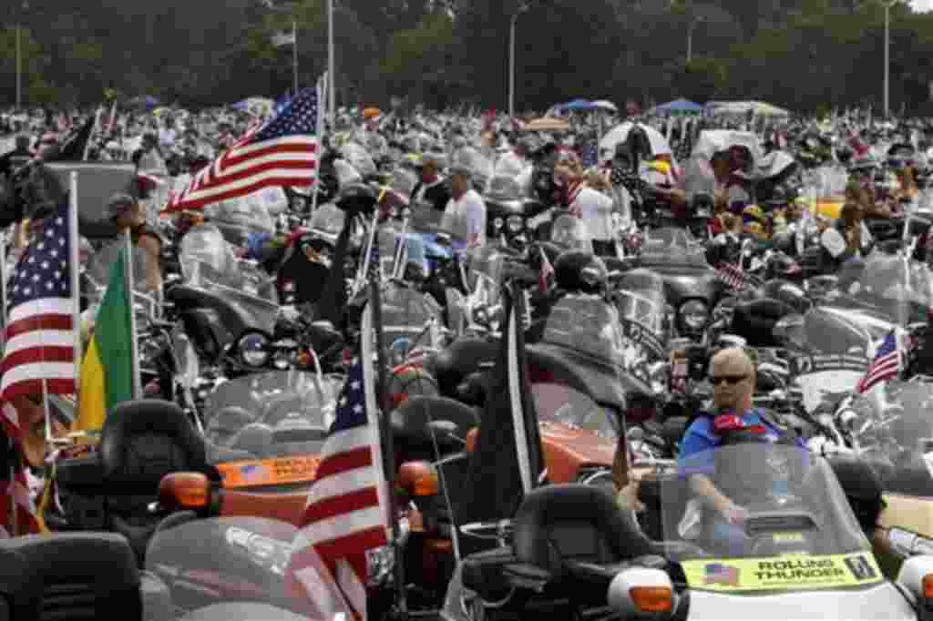 Los Rolling Thunder reunidos en el Pentágono previo al tradicional evento que realizan en Washington, durante el Día de los Caídos en Guerra.