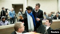 Makaziwe Mandela, daughter of former S. African President Nelson Mandela, talks to her lawyers during the final court hearing concerning the removal of the remains of the former leader's children in the High Court of Mthatha in the Eastern Cape, July 3, 2013. 