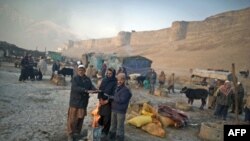 Афганистан, мирные жители греются у огня