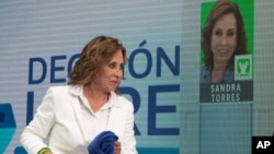 Sandra Torres, presidential candidate of the National Unity of Hope party, UNE, arrives to Electoral Court center in Guatemala City, June 17, 2019. 