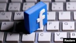 A 3D-printed Facebook logo is seen placed on a keyboard in this illustration taken March 25, 2020. (REUTERS/Dado Ruvic/Illustration)