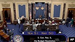 Wakil Presiden AS Kamala Harris memimpin sidang Senat AS, di Gedung Capitol, Washington, D.C., Jumat, 5 Februari 2021. 