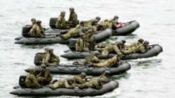 ཉི་ཧོང་གིས་ཨུ་རུ་སུ་དང་ཨ་རི་མཉམ་དུ་དམག་སྦྱོང་བྱས་པ།