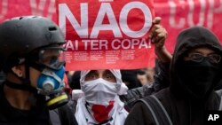 Protestos no Brasil contra o Mundial que começa a 12 de Junho