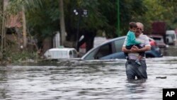 Poplavljene ulice u La Plati, Argentina