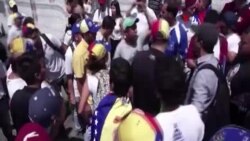 Protestos violentos por toda a Venezuela