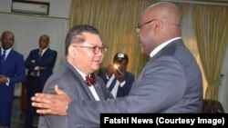 John Peter Phan (G), ntoma ya sika ya Etats-Unis mpo na région ya Grands Lacs akutani vendredi na président Félix Tshisekedi na Kinshasa, 22 février 2019. (Présidence RDC)