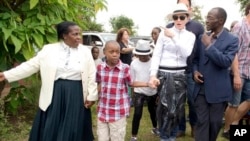 Madonna dalam sebuah kunjungan ke Malawi. (Foto: Dok)