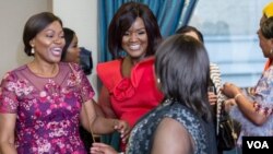 UNkosikazi Tsitsi Masiyiwa lezinye izizalwane zeZimbabwe emcimbini we Zim Achievers Awards.