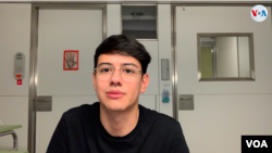 Paciente con coronavirus en Barcelona, España, contesta preguntas de la Voz de América sobre cómo se encuentra. 