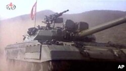 북한이 최근 조선중앙TV를 통해 공개한 신형 전차 ‘폭풍호’