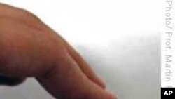 科技脉动：奈米薄膜电池超薄可弯电量大