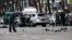 2016年3月15日德国警方在爆炸现场检查损坏的汽车