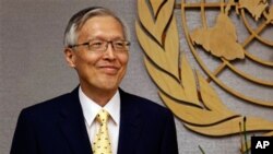 한국 정부를 대표해 유엔 총회(25일)에 참석한 신각수(좌) 외교통상부 차관