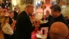 9月24日美国总统唐纳德·特朗普(Donald Trump)在白宫国宴上款待中国国家主席习近平。与两位领导人同桌的包括SpaceX首席执行官埃隆·马斯克(Elon Musk)、英伟达首席执行官黄仁勋(Jensen Huang)、AMD首席执行官苏姿丰(Lisa Su)以及苹果执行董事长蒂姆·库克(Tim Cook)。
