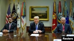 President Donald Trump meets with Speaker of the House Paul Ryan (R-WI) and Senate Majority Leader Mitch McConnell (R-KY) and other Republican Congressional leaders about tax reform at the White House in Washington, Sept. 5, 2017. 