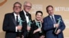 Sergio Castellitto, John Lithgow, Isabella Rossellini y Ralph Fiennes, ganadores del premio al mejor elenco por "Conclave", posan durante la 31.ª edición de los Premios del Sindicato de Actores de Cine, el 23 de febrero de 2025, en el Auditorio Shrine de Los Ángeles, EEUU. 