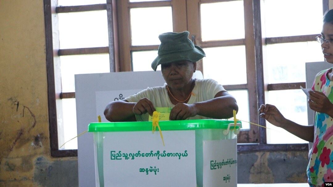 Suasana Pemilu Parlemen di salah satu TPS di Myanmar (Foto: dok).