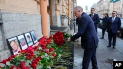 Konsulxaneya Azerbaycanê li St. Petersburg, rêzgirtin li qurbaniyên ketina firokê, 26/12/2024. 