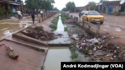 Dans les rues de N’Djamena, au Tchad, le 11 août 2018. (VOA/André Kodmadjingar)