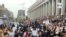 La ciudad de Nueva York continuó el viernes con las protestas por la muerte del afroamericano George Floyd luego de un arresto policial en Minneapolis, Minnesota. [Foto: Celia Mendoza/VOA]
