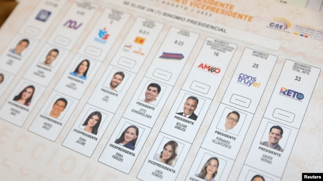 Una foto de la boleta electoral para los comicios presidenciales de Ecuador del 20 de agosto de 2023.