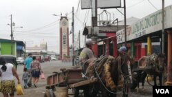 El sector informal supera el 58% en América Latina. En la imagen aparece grupo de nicaragüenses en Managua sin empleo. (Foto VOA / Archivo) 