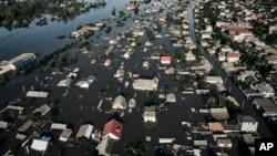Poplavljena sela i gradovi poslije rušenja brane na jugu Ukrajiine
