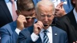 Biden enfrenta división entre su propio partido mientras su popularidad cae, según encuestas