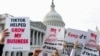 Para kreator TikTok menggelar konferensi pers untuk menyuarakan penolakan mereka terhadap kemungkinan pelarangan TikTok di Gedung Kongres AS, Washington DC (foto: dok). REUTERS/Evelyn Hockstein