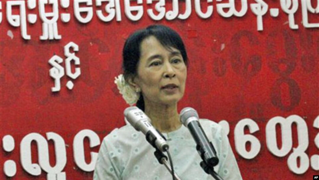 Burma democracy leader Aung San Suu Kyi addresses during a meeting with youth members of her National League for Democracy party at the party's headquarters in Rangoon, Burma, February 8, 2011