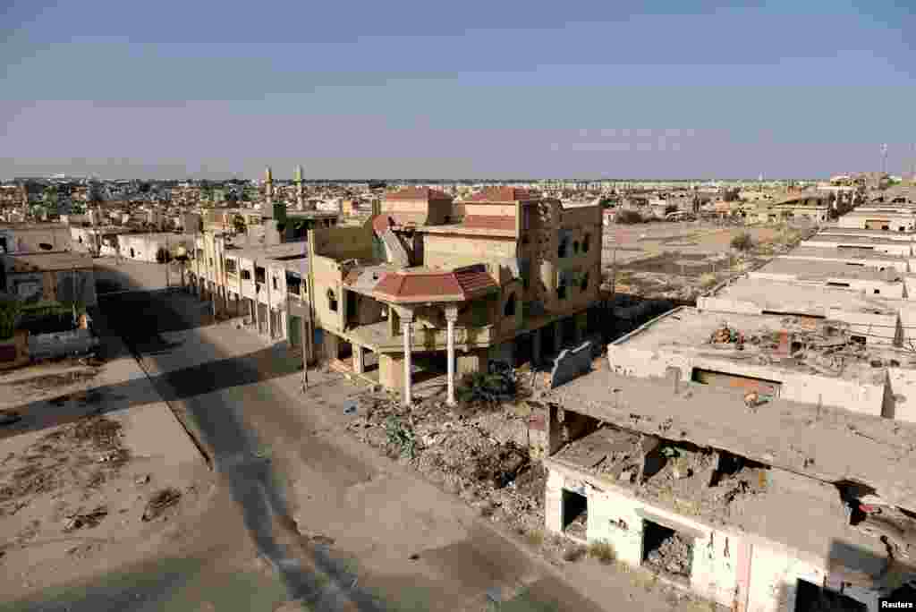Serikali zinazo hasimiana Libya, zakubali kusitisha mapigano yaliyokua yakiendelea tangu kupinduliwa na kuuliwa kwa Muammar Ghadafi 2011. Picha za majengo yaliyoharibiwa mjini Sirte, Libya August 18, 2020.