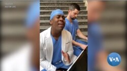 미네소타주의 ‘메이요 클리닉(Mayo Clinic)’ 전공의 엘비스 프랜수아 씨가 병원에서 노래를 부르는 모습.