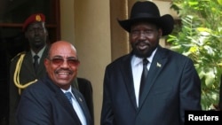 South Sudan's President Salva Kiir (R) welcomes his Sudan counterpart Omar Hassan al-Bashir outside his Presidential office in Juba, April 12, 2013. 