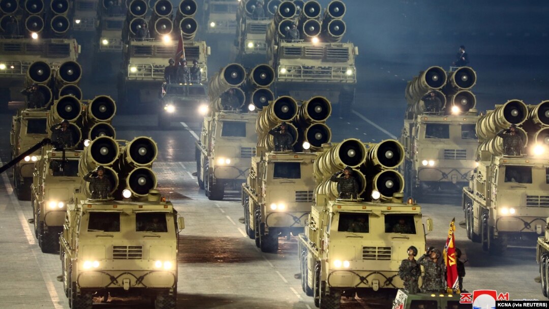 Sejumlah kendaraan militer berpartisipasi dalam parade peringatan 75 Tahun berdirinya Partai Rakyat Korea, Sabtu, 10 Oktober 2020. (Foto: KCNA via Reuters)