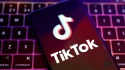 Logo aplikasi TikTok terlihat dalam ilustrasi yang diambil, 22 Agustus 2022. (Foto: REUTERS/Dado Ruvic)