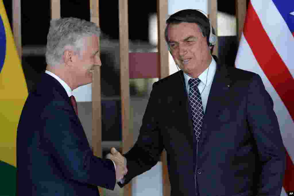 رابرت اوبرایان مشاور امنیت ملی کاخ سفید در سفر به برزیل با رئیس جمهوری این کشور دیدار کرد. 
