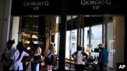 People look at the storefront window of a luxury store at the Manzana de Gomez Kempinski five-star hotel in Havana, Cuba, May 8, 2017.