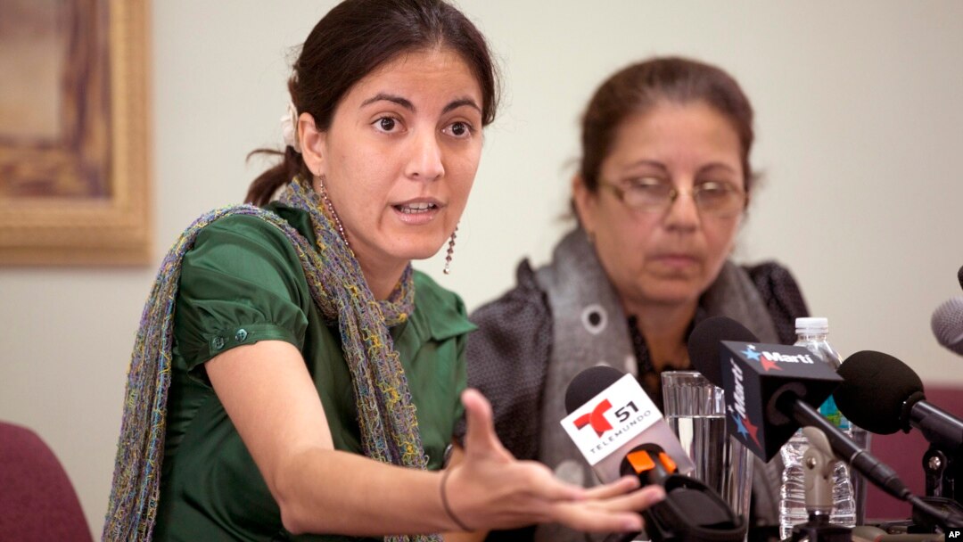 Rosa María Payá, hija del disidente Oswaldo Payá, y su madre, Ofelia Acevedo, presentaron una querella ante la Audiencia Nacional para esclarecer la muerte del disidente cubano.