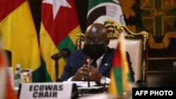 Le président du Ghana, Nana Akufo-Addo, à la réunion de la Communauté économique des États de l'Afrique de l'Ouest (CEDEAO) à Accra, au Ghana, le 15 septembre 2020, dans le cadre de plusieurs efforts visant à résoudre la crise politique au Mali. 