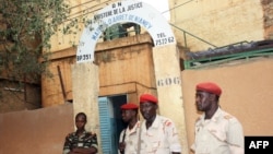 Entrée de la prison de Niamey, 1er juin 2013
