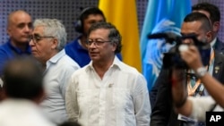 ARCHIVO - El presidente de Colombia, Gustavo Petro, llega a la ceremonia de apertura de la COP16, una conferencia de las Naciones Unidas sobre biodiversidad, en Cali, Colombia, el 20 de octubre de 2024. AP