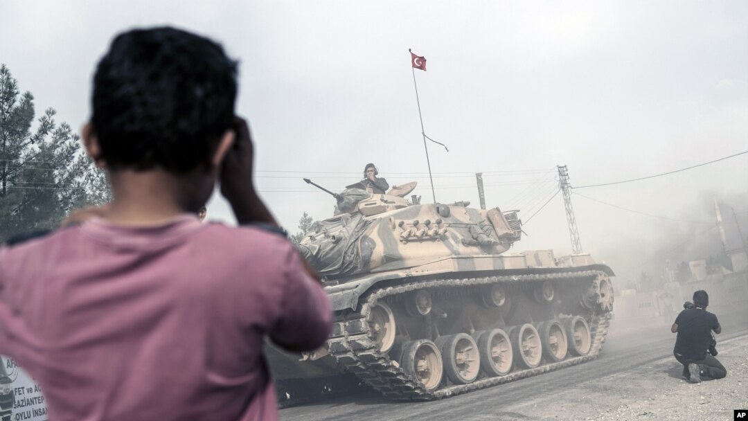Quân đội Thổ Nhĩ Kỳ tiến về biên giới Syria, ở Karkamis, Thổ Nhĩ Kỳ, 25/8/2016.