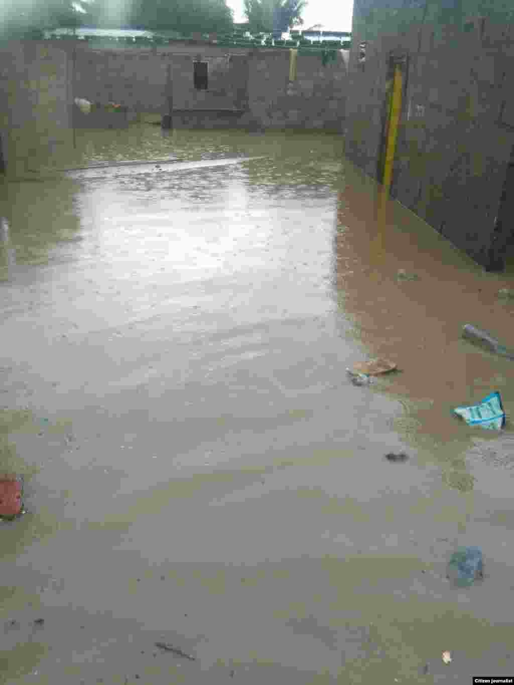 Bairro Aníbal Rocha, Calemba 2, inundado depois das chuvas de 18 de Abril. Distrito Kilamba Kiaxi, Luanda. Angola 