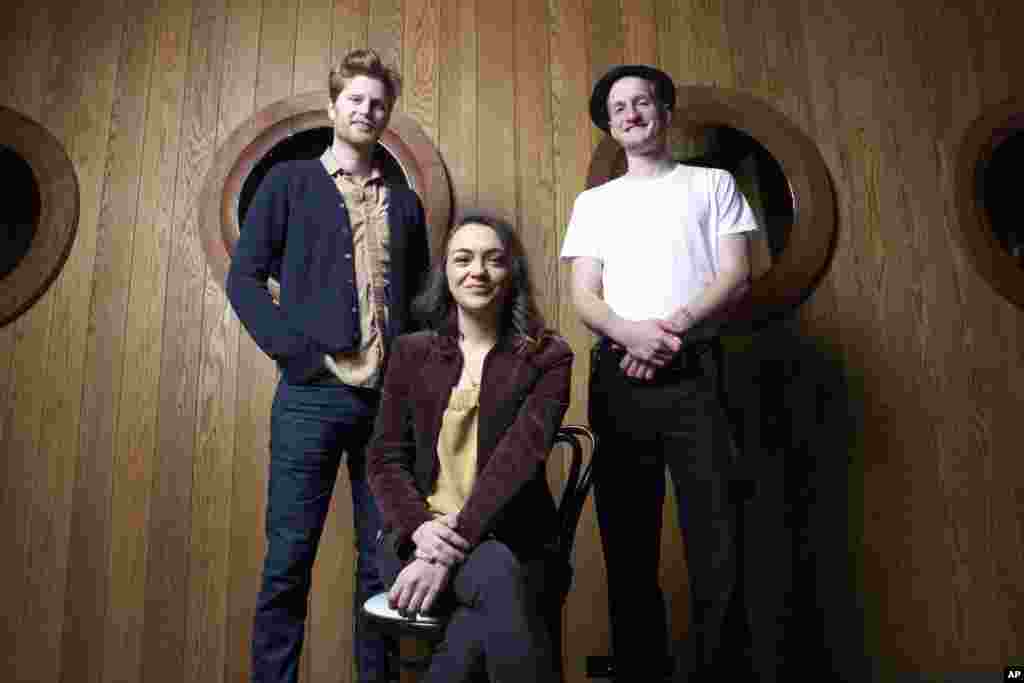 Personil dari grup band &#39;The Lumineers&#39; dari kiri: Wesley Schultz, Neyla Pekarek dan Jeremiah Fraites di Hotel Dream Downtown, New York, 18 Januari 2013.