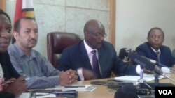Gurukota rezvehutano Doctor David Parirenyatwa nevamwe vapinda musangano wezvechirwere cheCholera
