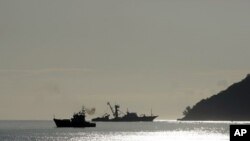 The Spanish fishing boat Alakrana (R) approaches port Victoria, on the Seychelles island of Mahe. (File Photo)