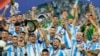 Argentina lidera el ranking de la FIFA, pero escándalo por cántico racista empaña logro