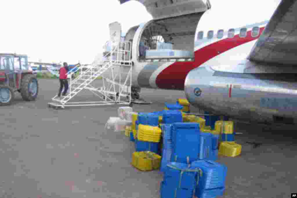 A plane is being loaded with election-related materialsin Lubumbashi, DRC (November 2011)